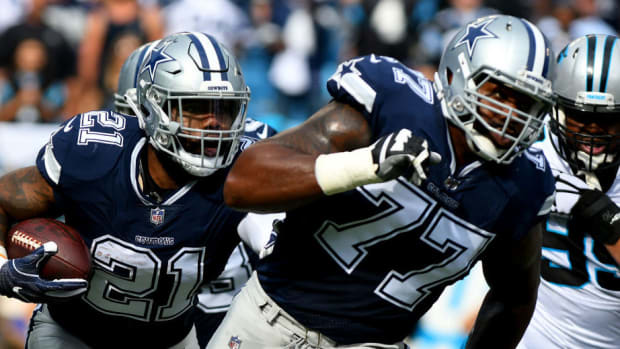 Ezekiel-Elliott-Cowboys-contracts-Zeke-Tyron-Smith-GettyImages-1030137458
